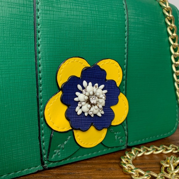 Structured green purse flower appliqué - Picture 2 of 6